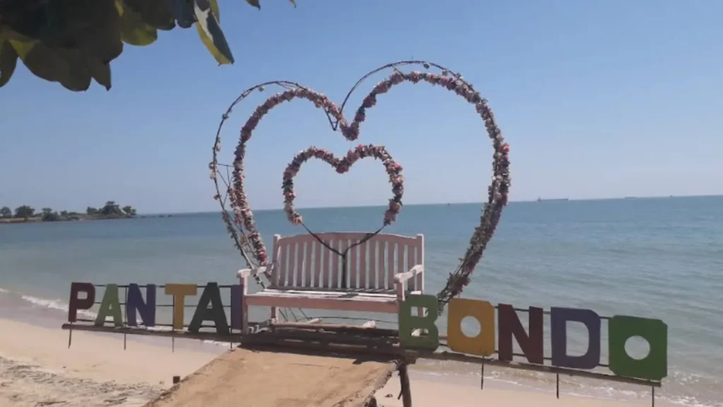 Pantai Bondo