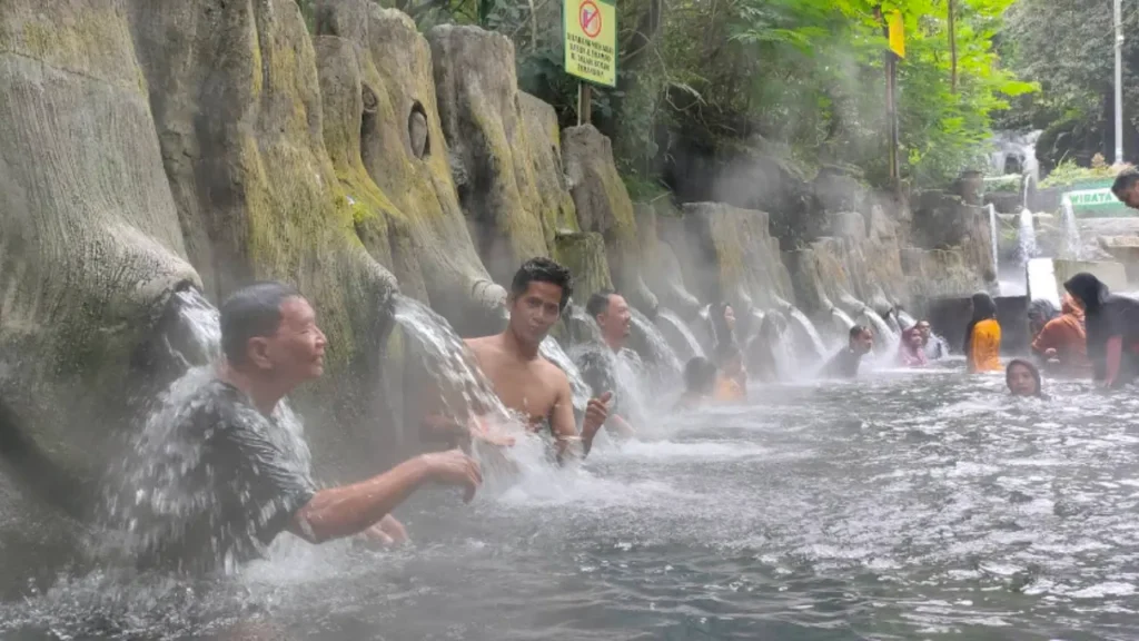 Wisata Guci Pemandian Air Panas