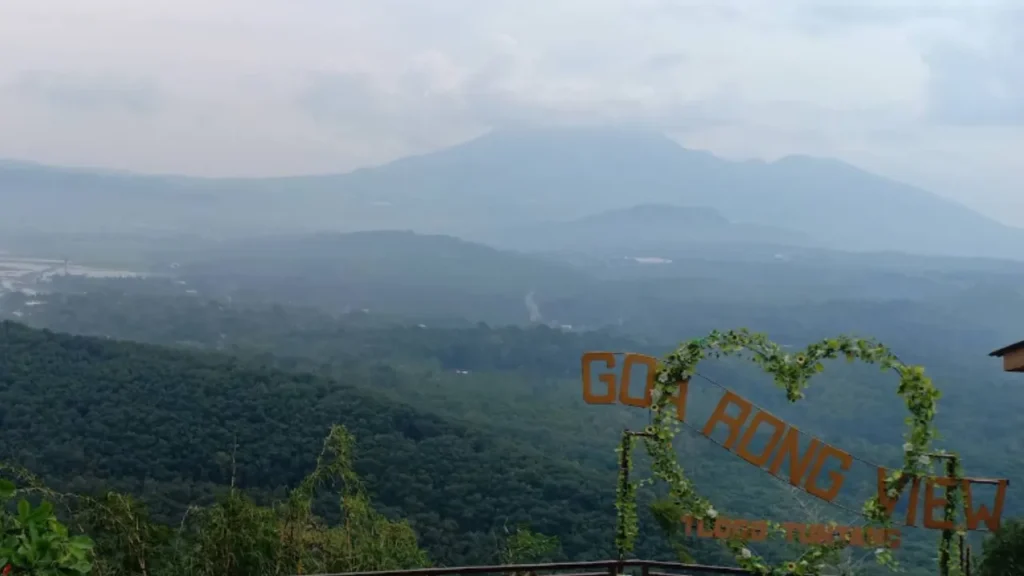 Wisata Salatiga Goa Rong (Salatiga Lantai Dua)