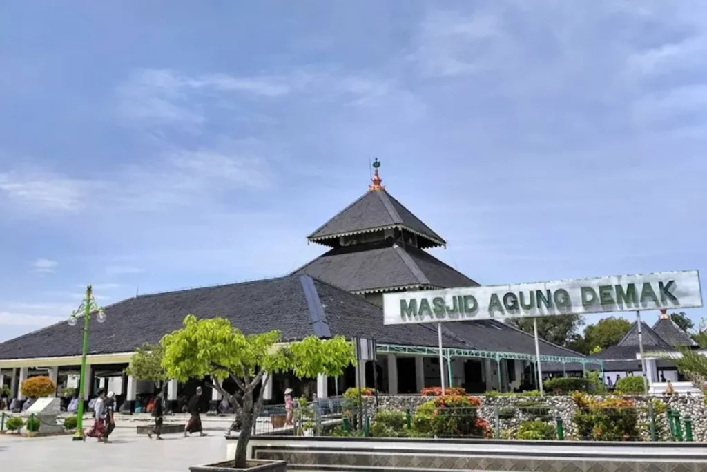 wisata religi di Masjid Agung Demak