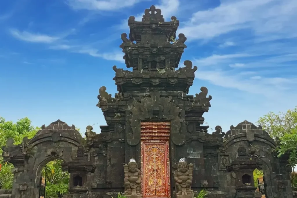 wisata religi di Pura Agung Giri Natha