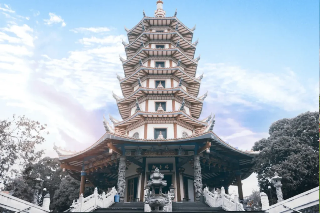 wisata religi di Vihara Buddhagaya Watugong