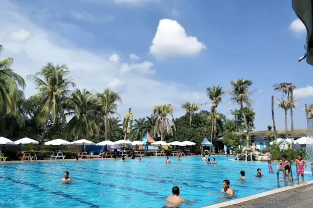 Kolam Renang Graha Helvetia