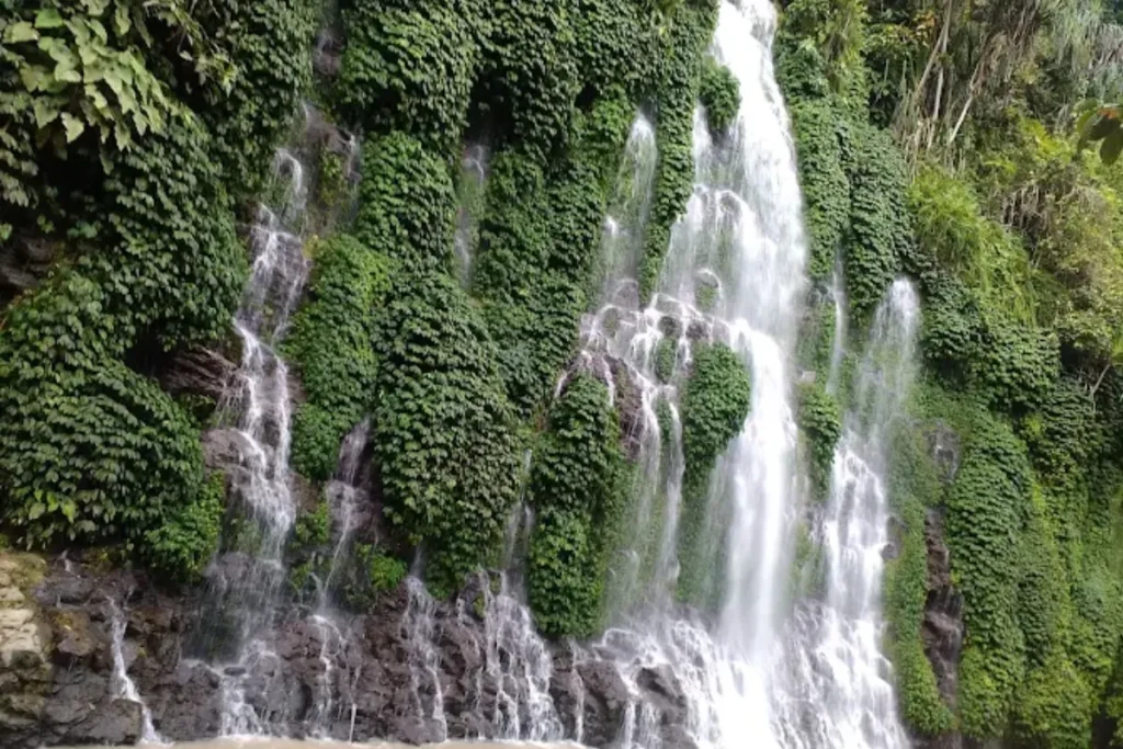 Wisata air terjun Curup Maung