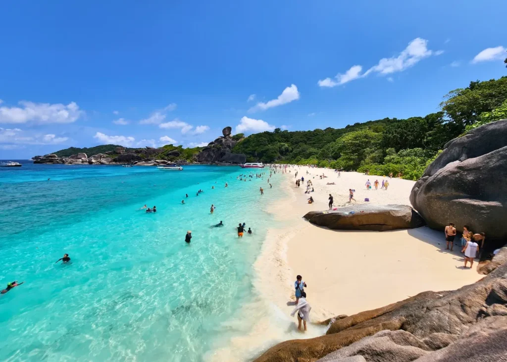 tempat wisata di Thailand yang menarik warga asing adalah