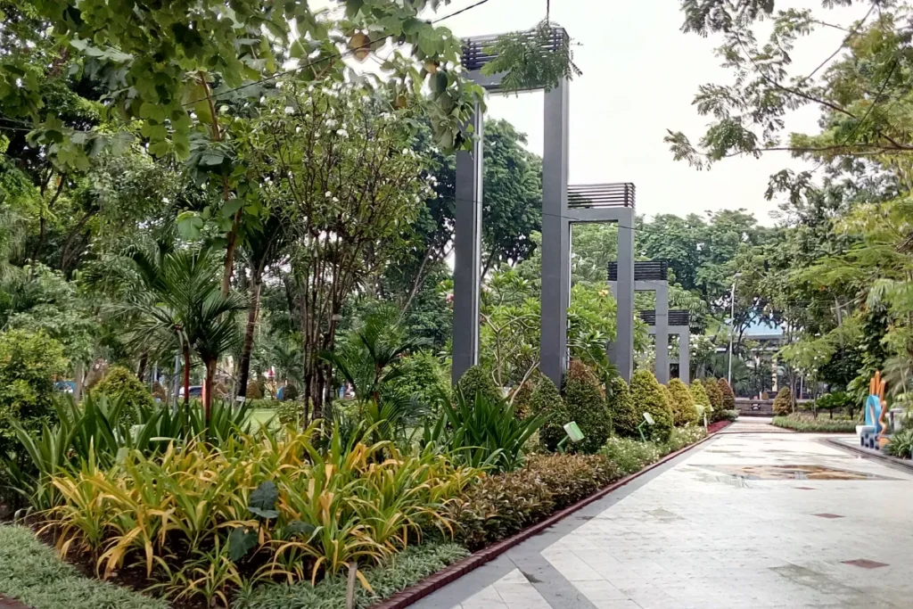 wisata malam Surabaya Barat